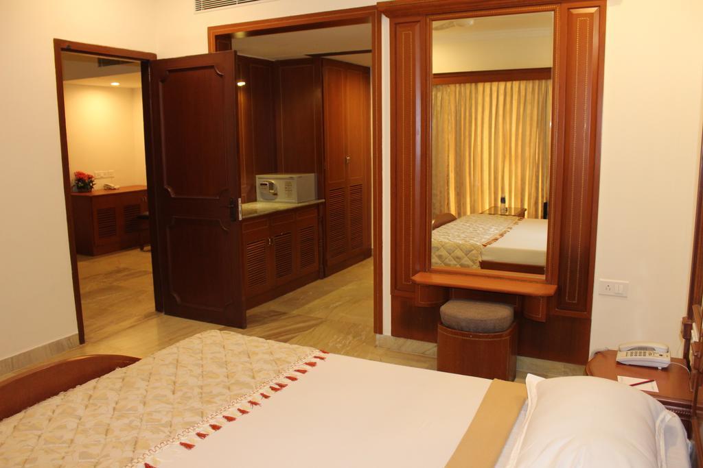 Paramount Inn Sriperumbudur Exteriör bild