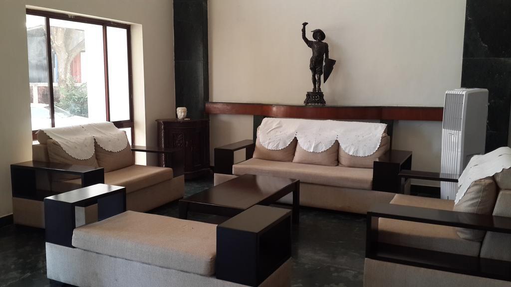 Paramount Inn Sriperumbudur Exteriör bild