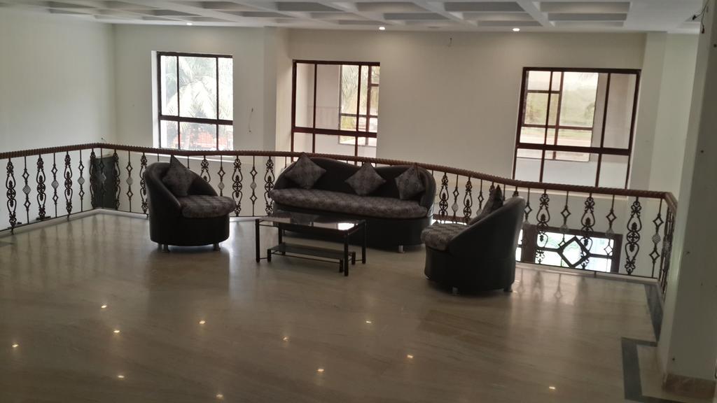 Paramount Inn Sriperumbudur Exteriör bild