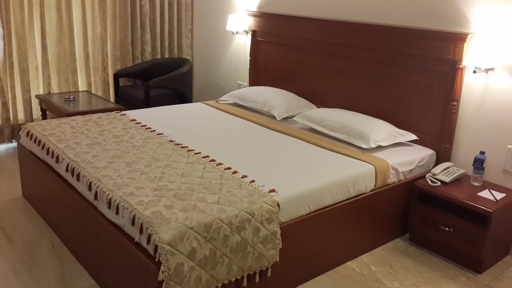 Paramount Inn Sriperumbudur Exteriör bild